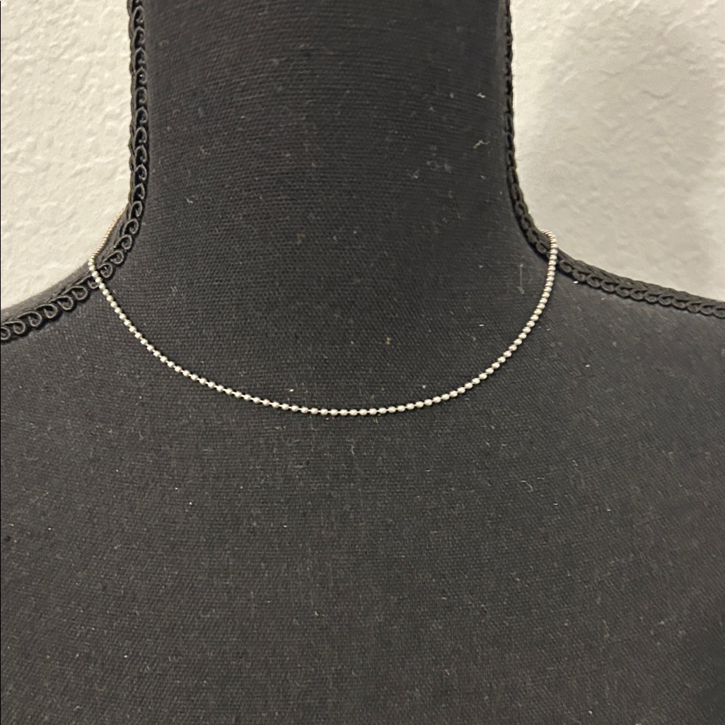 Sterling Silver Choker Necklace. Very Good Condition.